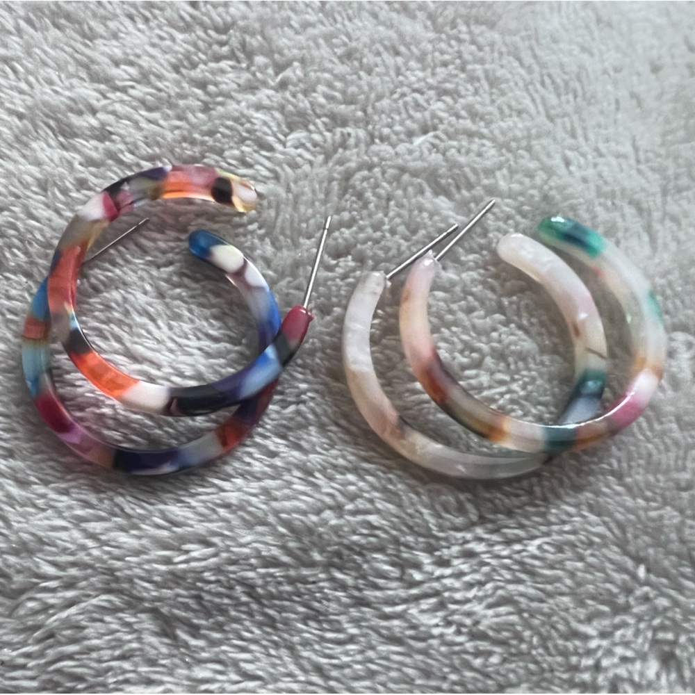 2 pairs of mini hooped earrings